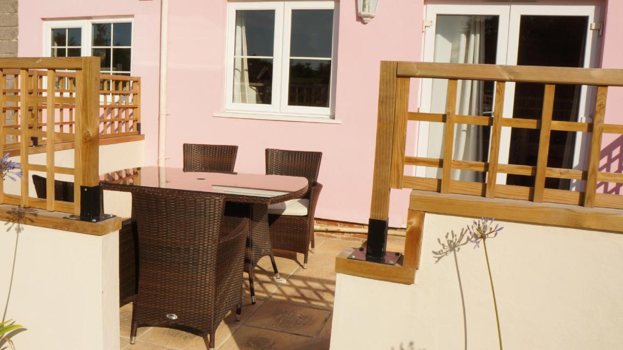 Ellingham Self-Catering Cottages Saint Peter Port Екстер'єр фото