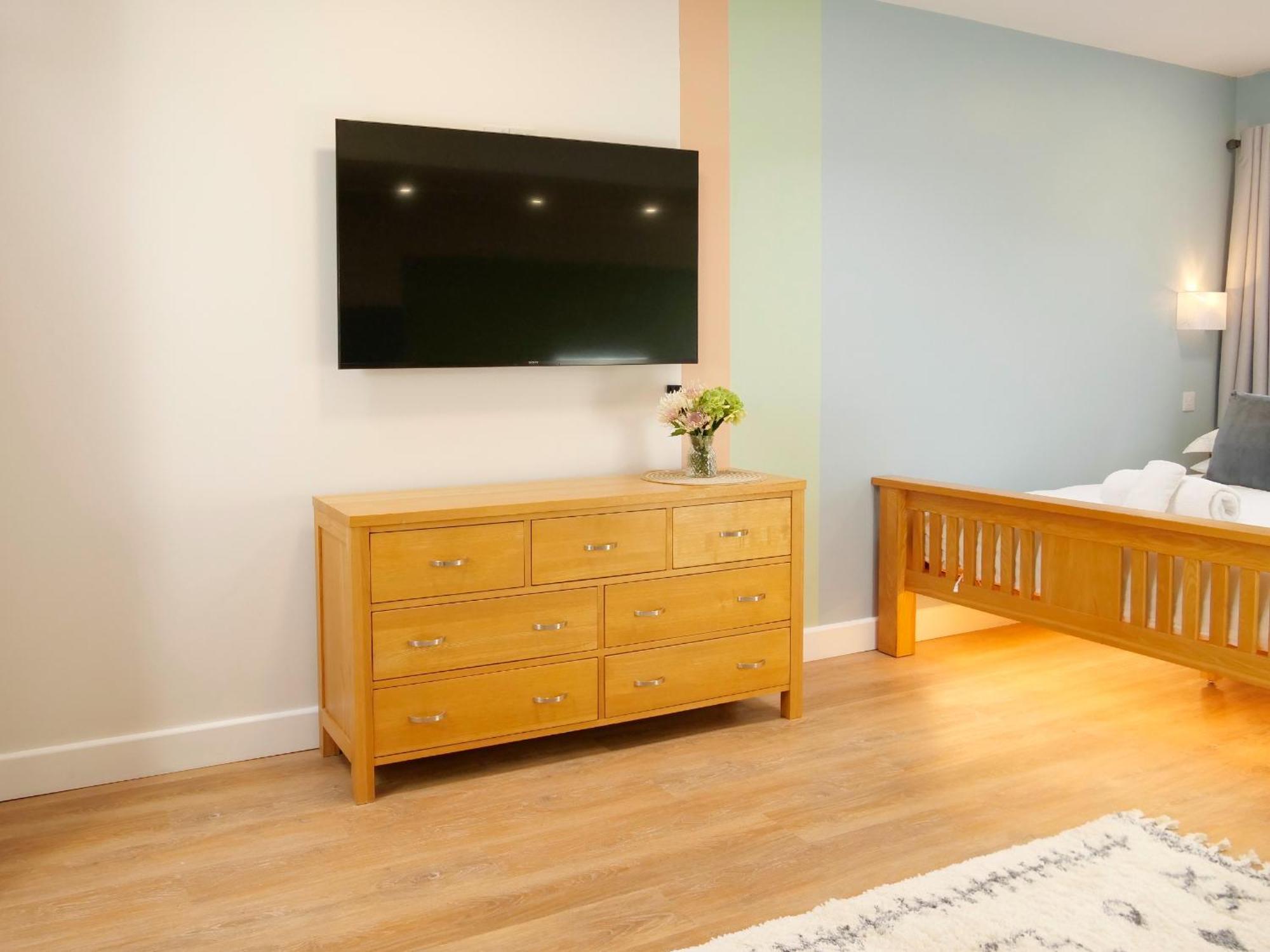 Ellingham Self-Catering Cottages Saint Peter Port Номер фото