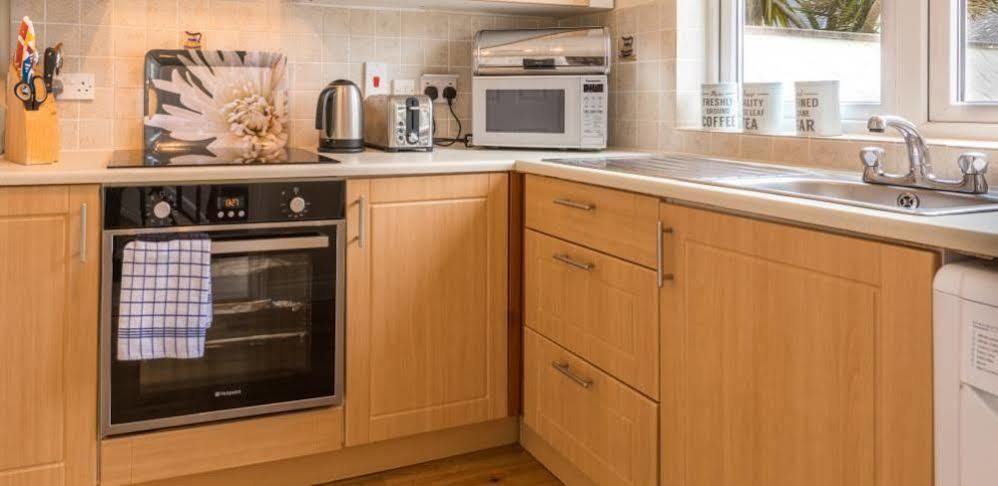 Ellingham Self-Catering Cottages Saint Peter Port Екстер'єр фото